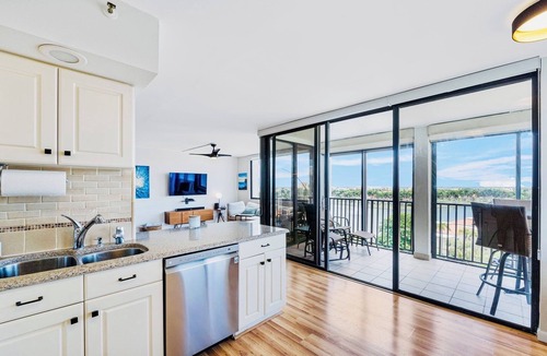 Isla del Sol Condo | Charming waterfront 2-bedroom condo with fitness room, WiFi , St. Petersburg