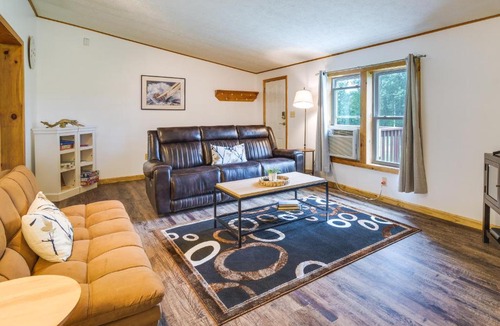 Town of Reading House | Charming Watkins Glen Home w/Deck & Yard!