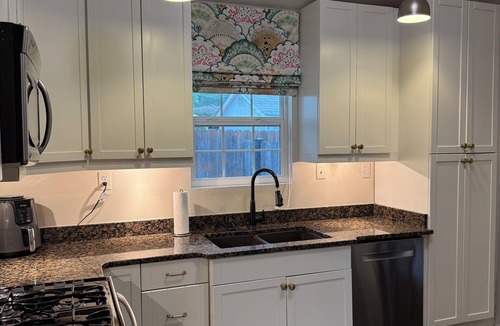 Ashford Park House | Charming, World Cup Ready 2-bedroom Bungalow in Ashford Park, Chamblee- Near PDK