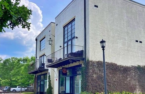 Montgomery Apartment | Charmingly Trendy Cloverdale Loft - Gated Parking!