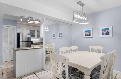 Destin Condo | ☀️Chateau 5b Walk to Beach Pool Tennis Updated Condo☀️