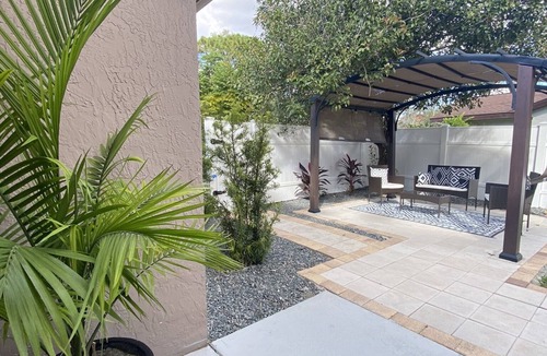 Spring Hill House | Cheerful 1 bedroom guest suite with pool and yard
