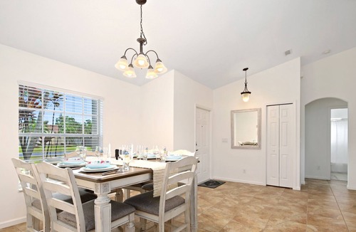 Port Saint Lucie House | Cheerful and Romantic Beechwood Retreat