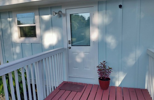 Laurel House | Cheerful modern, minutes to beach