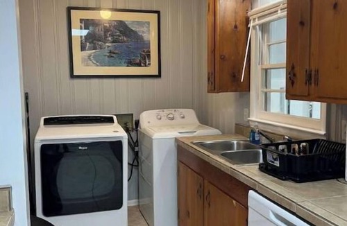 Valdosta House | Cheerful & Peaceful Home near VSU, Downtown, Moody