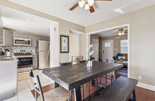 Chandler Park House | Cherie Down Townhome W/Patio, Balcony, BBQ Grills, Fire Pit & 5 Minute Walk to the Beach! 🏖️