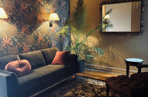 Historic Downtown Apartment | Chic 2-bedroom apartment in the Downtown of Jersey City. 8 min to the NYC train