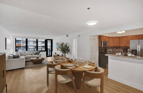 Mid Beach Apartment | Chic 2-Bedroom Condo with Beach Service & Gym - 1210
