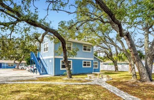 Varnum Park Apartment | Chic 2BR Apt - Wifi + Parking/Near EGAD & Beaches
