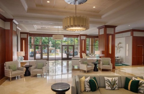 St. Petersburg Hotel | Chic Getaway near Beach & Downtown | Infinity Pool, Spa Services