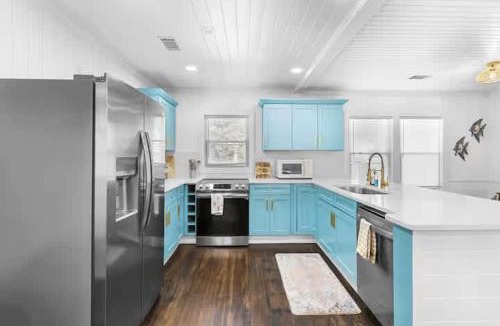 Mount Pleasant House | Chic Modern Cottage Near Downtown and Beaches Family