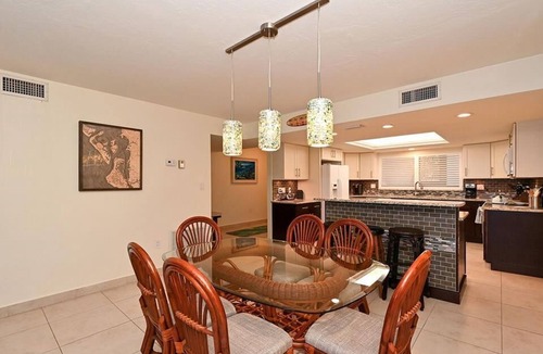 Siesta Key House | Chinaberry 924 - 2 Bedroom Condo with Private Beach with lounge chairs & umbrella provided, 2 Poo.