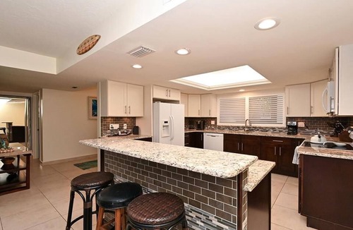 Siesta Key House | Chinaberry 924 - 2 Bedroom Condo with Private Beach with lounge chairs & umbrella provided, 2 Poo.