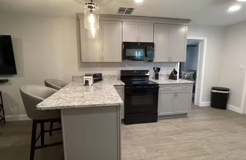 Fellowship House | Cinema Room Private backyard 1.1 Acres 3BR Near WEC, Hospitals & Downtown Ocala