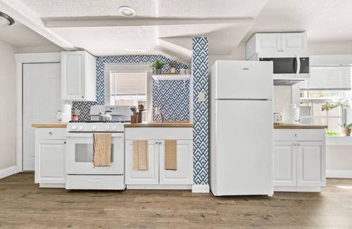 Grandview Heights House | CityPlace Stay | Convention Center, BBQ, & Beach