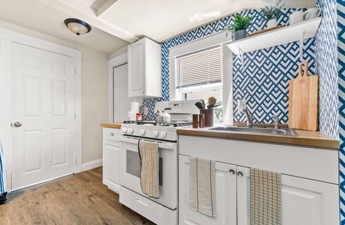 Grandview Heights House | CityPlace Stay | Convention Center, BBQ, & Beach