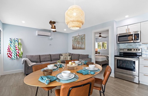 Siesta Key Village House | CJs - Pet Friendly, Located in Siesta Key Village, Steps to Siesta Key Beach!