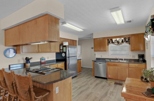 Seacrest House | Classic Beach Retreat, Steps to Beach + Free Attraction Tickets!