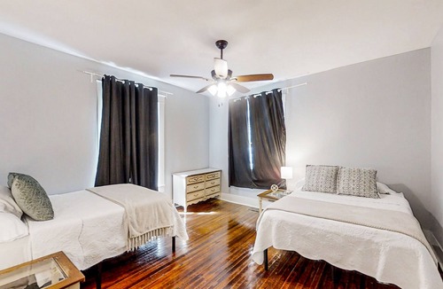 Americus House | Classic cottage with large yard, fast WiFi, washer/dryer, & central AC