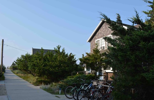 Seaview Cottage | Classic Fire Island! Adorable Seaview Cottage - 2nd house from the beach.
