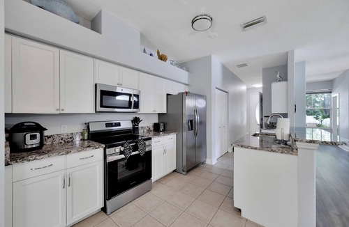Tarpon Springs House | ☀️ Clean and Spacious Remodeled Home! Master Suite