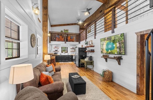 Marshallville House | Clean, comfortable, and overlooking a pond with a fountain, our Barndo is perfect for Fairgrounds events, family getaways, and work stays. Just 10 minutes from Perry, with a fully stocked kitchen, coffee station, and outdoor kitchen.