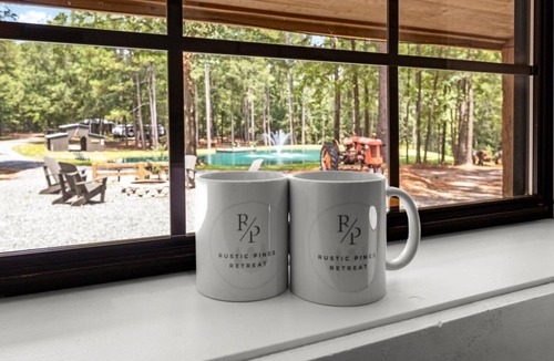 Marshallville House | Clean, comfortable, and overlooking a pond with a fountain, our Barndo is perfect for Fairgrounds events, family getaways, and work stays. Just 10 minutes from Perry, with a fully stocked kitchen, coffee station, and outdoor kitchen.