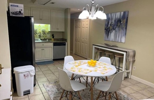 Valdosta Apartment | Clean & Comfy 3 BR 2 Bath Townhouse 4 Queen beds
