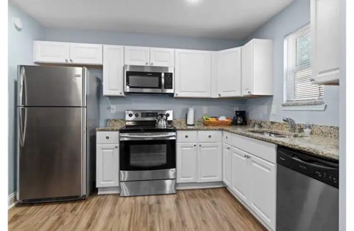 Southside House | Clean, cozy & comfortable modern 3/2 home!