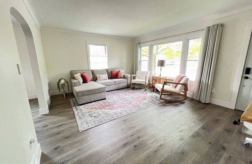 St. Clair House | Clean & Newly Remodeled Duplex Cottage in St. Clair, Walk to Golfing & Boating