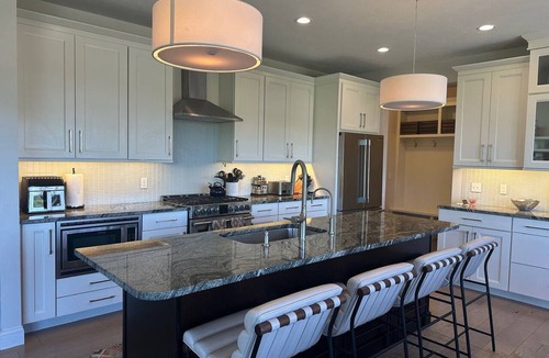 Traverse City House | Clean, Spacious 5BR 3.5 bath home conveniently located in charming Traverse City