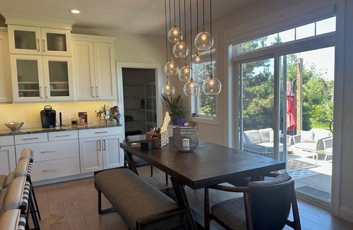 Traverse City House | Clean, Spacious 5BR 3.5 bath home conveniently located in charming Traverse City