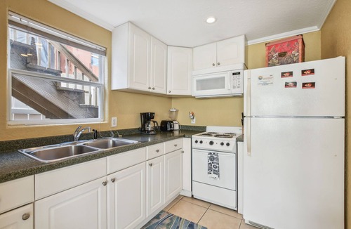 Clearwater Beach House | Clearwater Beach Cottage 24 Steps to Beach | Beach Gear Included!