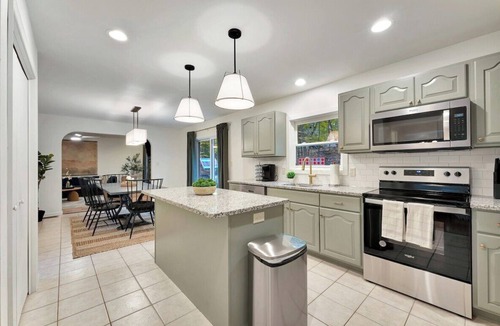 Largo House | Clearwater Beach Playhouse! Heated Pool, Mini Golf