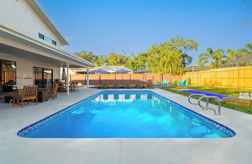 Seminole House | Clearwater Oasis - Heated Pool, Basketball, Games!
