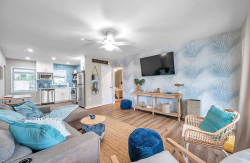 Palm Harbor House | Close to beach, restaurants-Fire pit, games, bikes