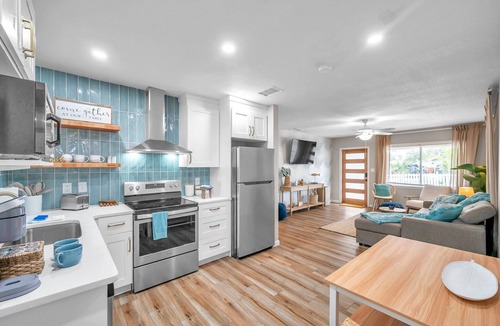 Palm Harbor House | Close to beach, restaurants-Fire pit, games, bikes