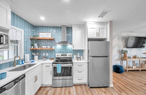 Palm Harbor House | Close to beach, restaurants-Fire pit, games, bikes