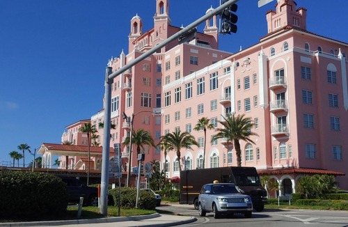 Isla del Sol Condo | Close to beach, St Petersburg Fl. Stylish 1st floor