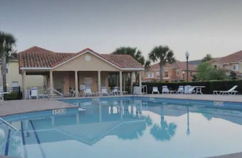 Crestwynd Bay House | Close to Disney! Family-sized villa & private patio space!