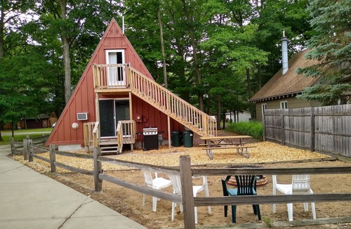 Silver Lake Cottage | Close to dunes entrance, arcades, mini golf, go karts, restuarants and shopping