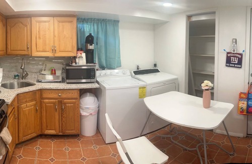 South Farmingdale Apartment | Close to everything with free parking in Farmingdale
