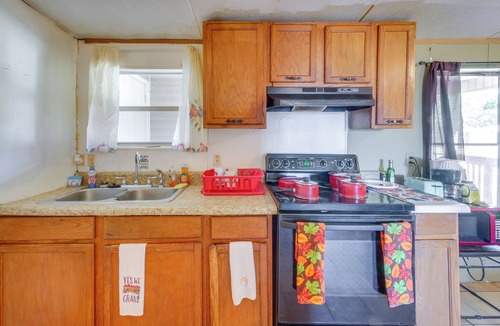 Fort Valley Apartment | Close to Festivals & Rodeos! Fort Valley Apt