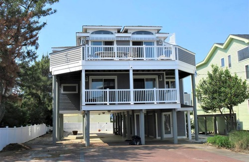 Harvey Cedars House | Close walk to the beach, the perfect home for a single family.