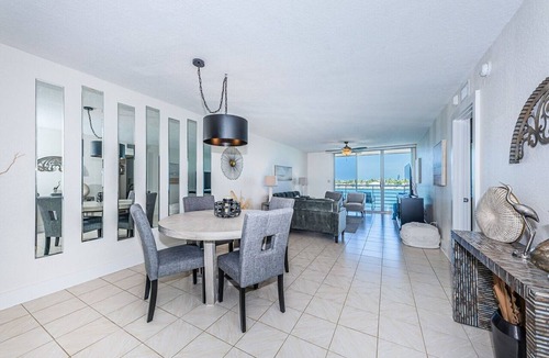 St. Petersburg Condo | Club Bahia 'Blue Skies, Sunshine and Salt Air'