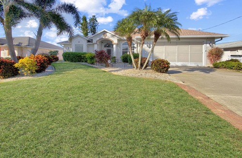 Long Meadow Villa | Coastal Calm, Sleeps 6, heated pool, 2 Dogs ok