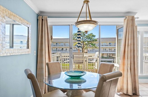 Holiday Isle Condo | Coastal Charm, CANAL FRONT 🌴Condo, 5 Pools, Hot Tub, walk to beach Dog-Friendly!