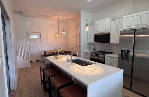 Freeport House | Coastal charm Retreat : Bay and Beach nearby