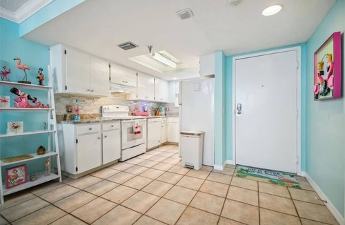 Hudson Condo | Coastal Condo with Pool, Gym & Gulf Sunsets