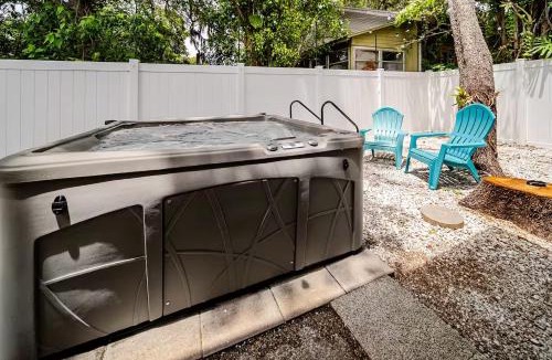 Palm Harbor House | Coastal Cottage in Downtown Palm Harbor
